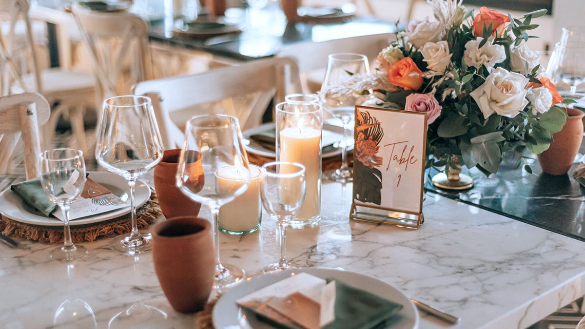 Detalle de la mesa del banquete
