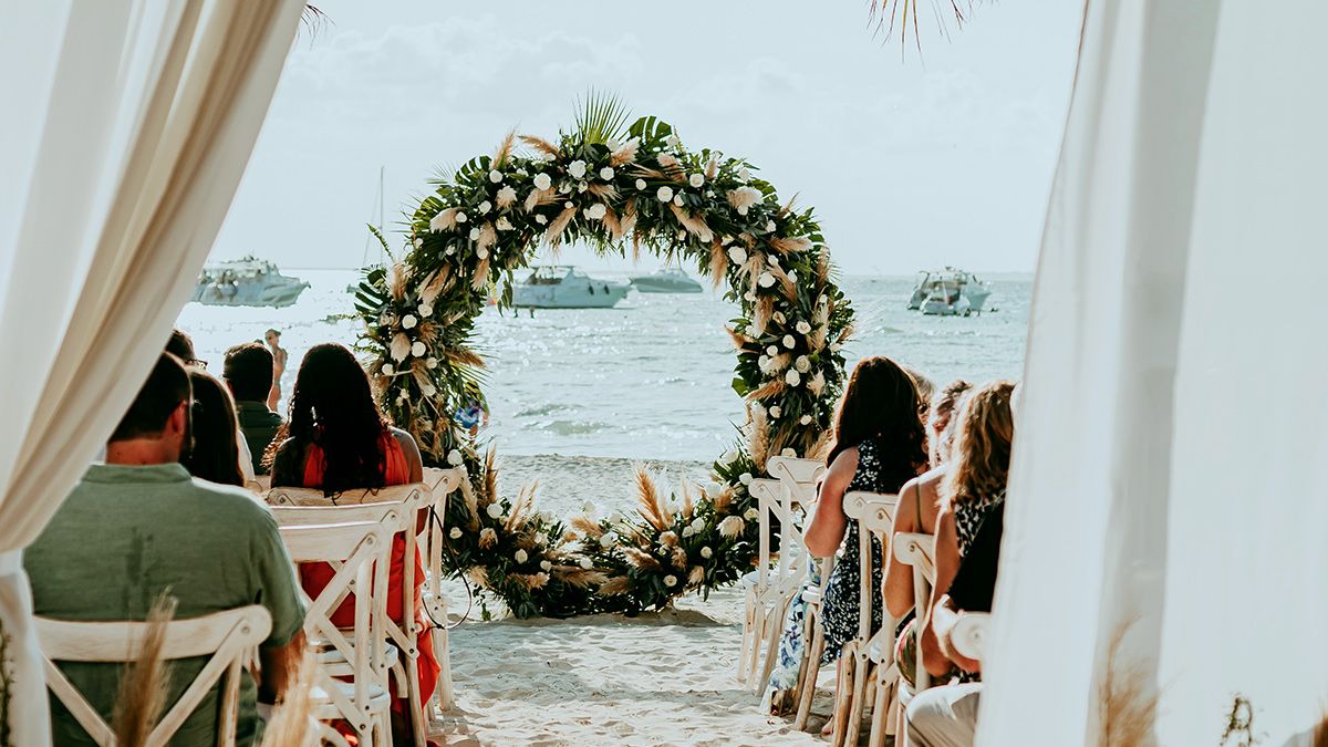 Invitados en la ceremonia de playa